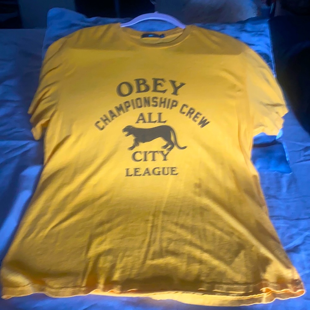 Obey tee shirt size L